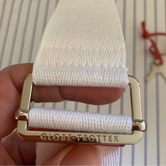 Like new Globetrotter Suitcase - Picture 4 of 10